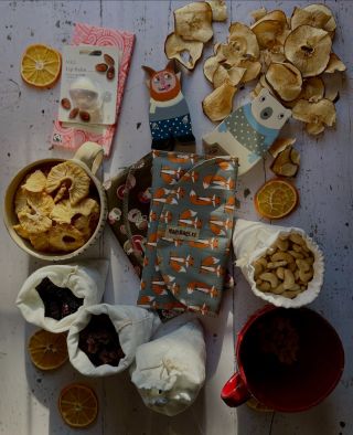 Mikulášká nadílka ❤️ Pro někoho už dnes a pro někoho až zítra ráno. Jak je to u vás? Nosí k vám nadílku Mikuláš osobně a...